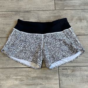 lululemon women’s shorts, run times, ditzy daisy, size 2